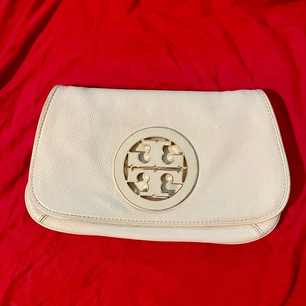 SOLD 🚨 Tory Burch clutch